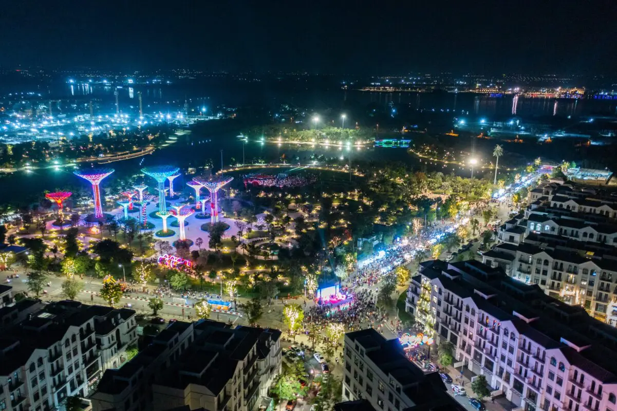 Phố ẩm thực đêm tại Vinhomes Grand Park quận 9